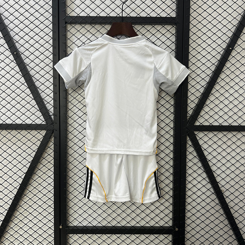 Camiseta y Pantalones para niños Real Madrid Home 2025/26