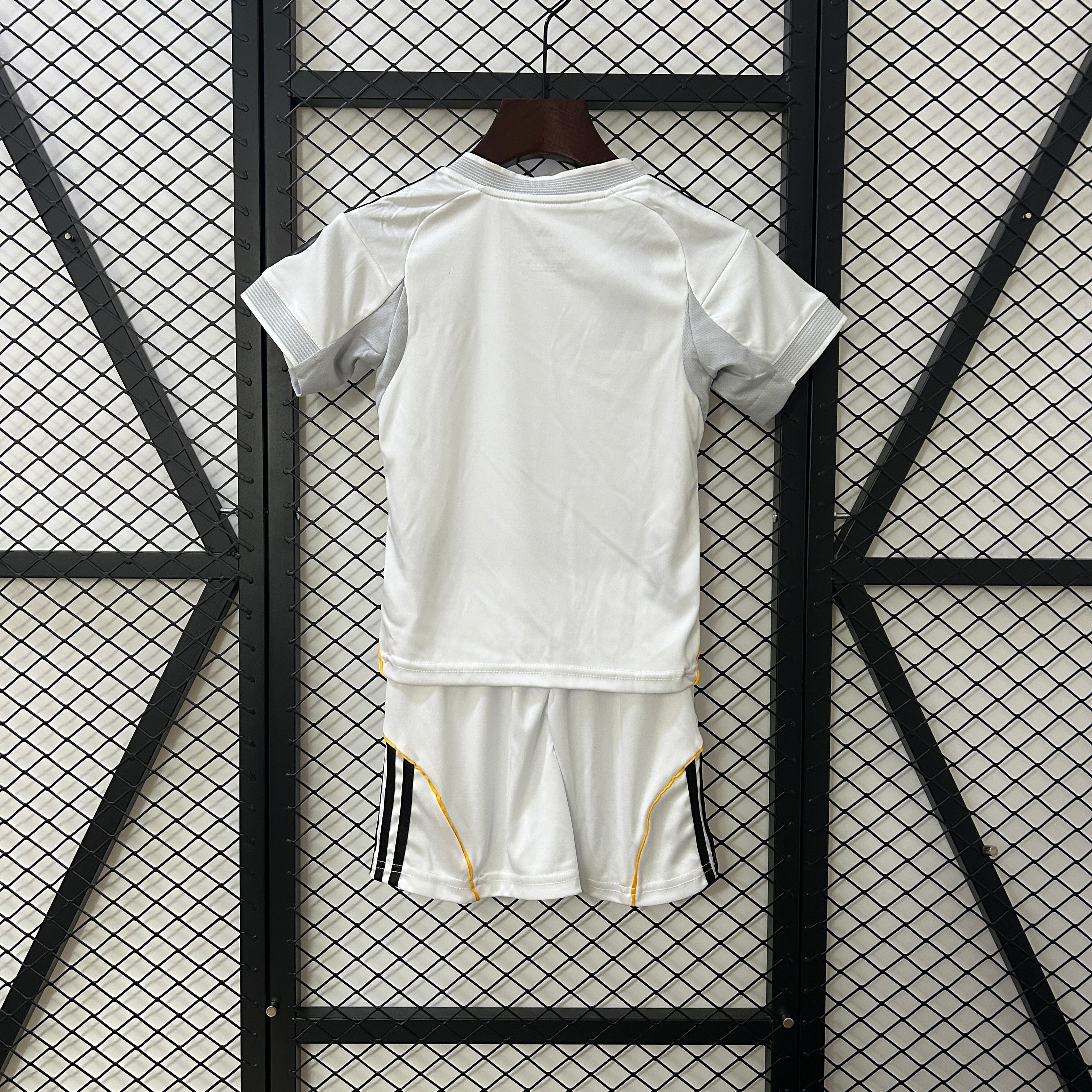 Camiseta y Pantalones para niños Real Madrid Home 2025/26