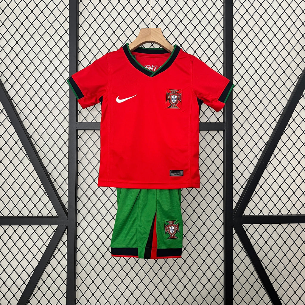 Camiseta y Pantalones para niños Portugal 24/25