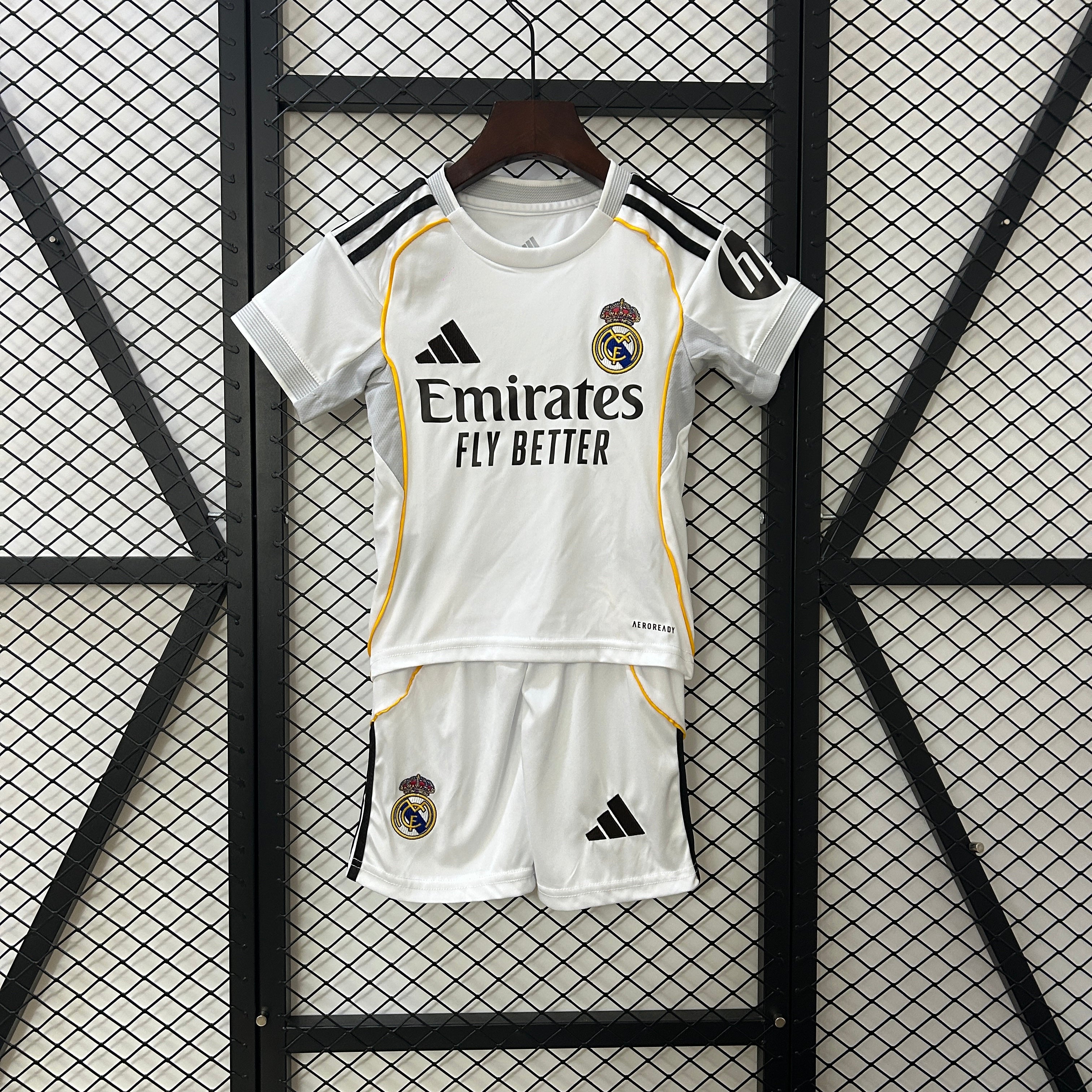 Camiseta y Pantalones para niños Real Madrid Home 25/26