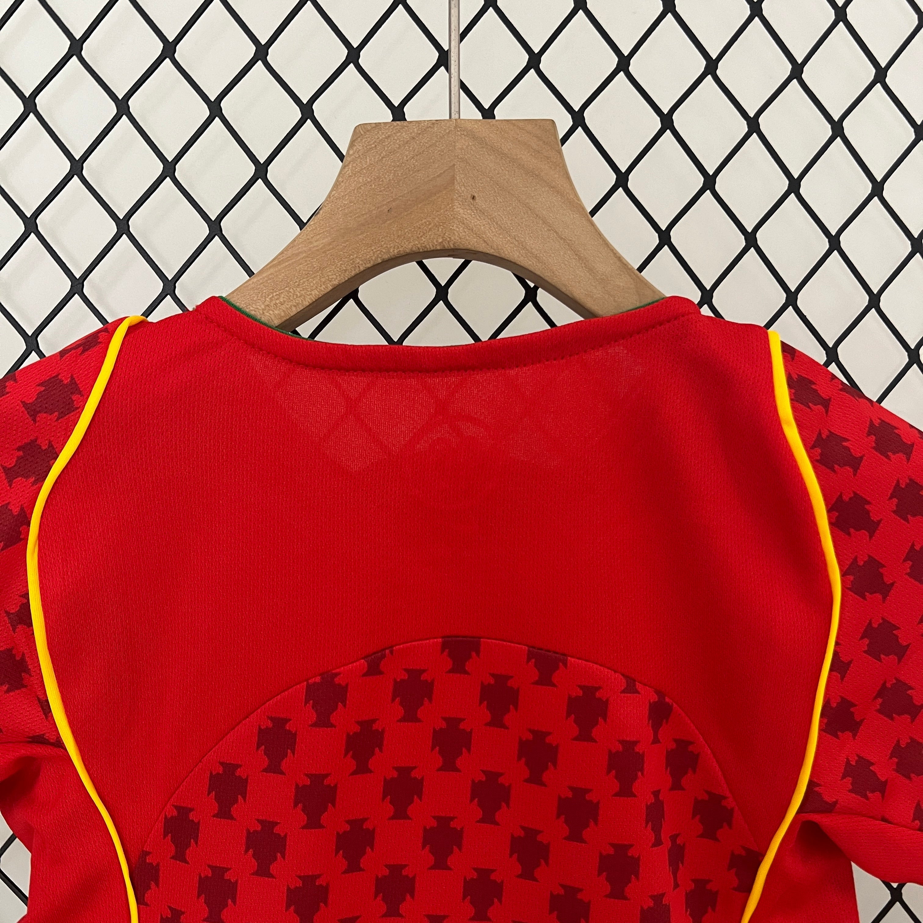 Camiseta y Pantalones para niños Portugal 24/25