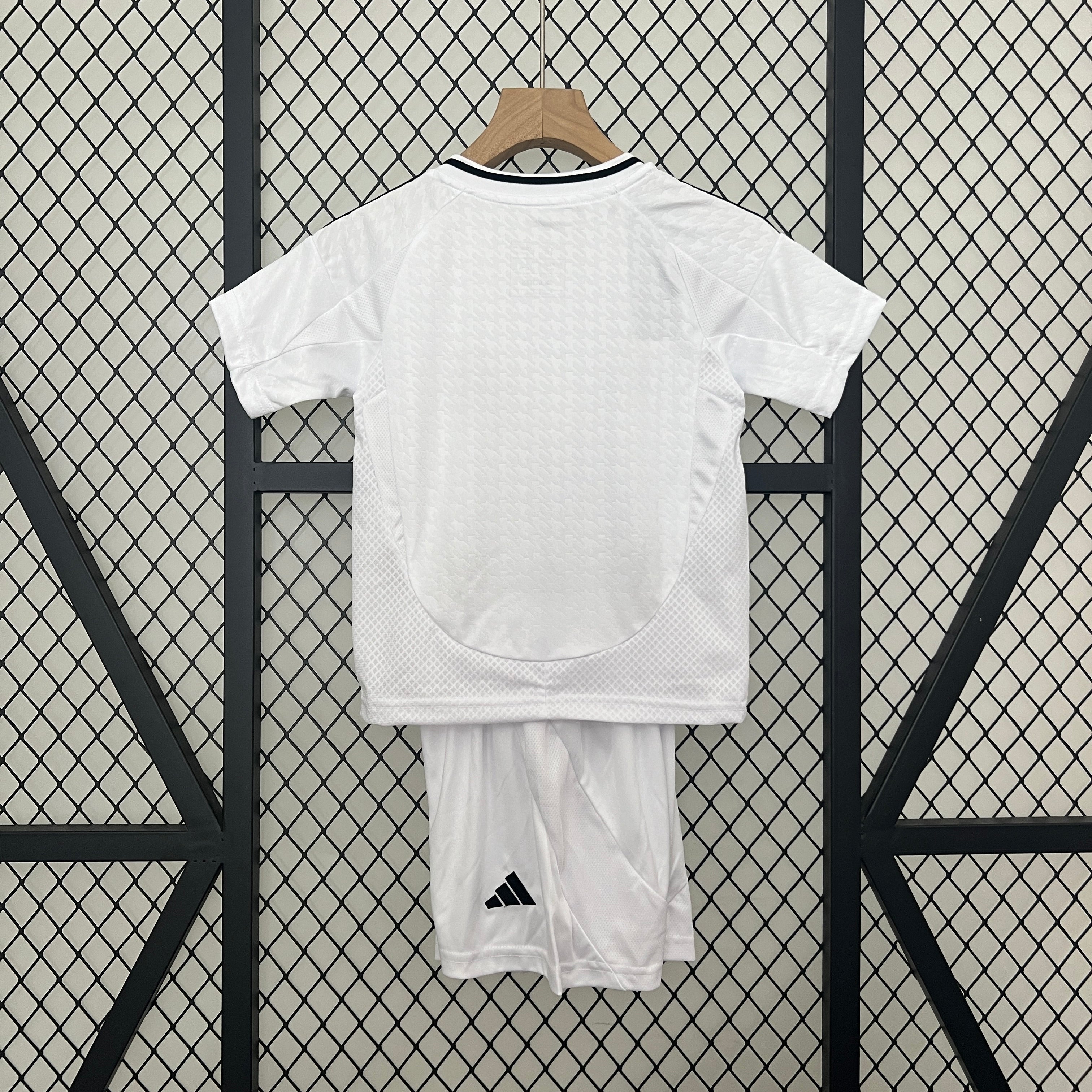 Camiseta y Pantalones para niños Real Madrid Home 2024/25