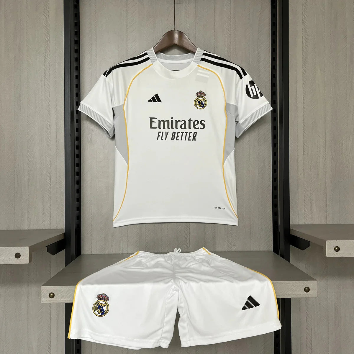 Camiseta y Pantalones para niños Real Madrid Home 25/26