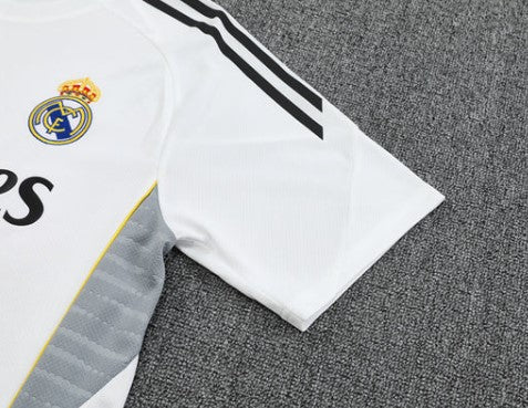 Camiseta y Pantalón corto de entrenamiento Real Madrid 25/26