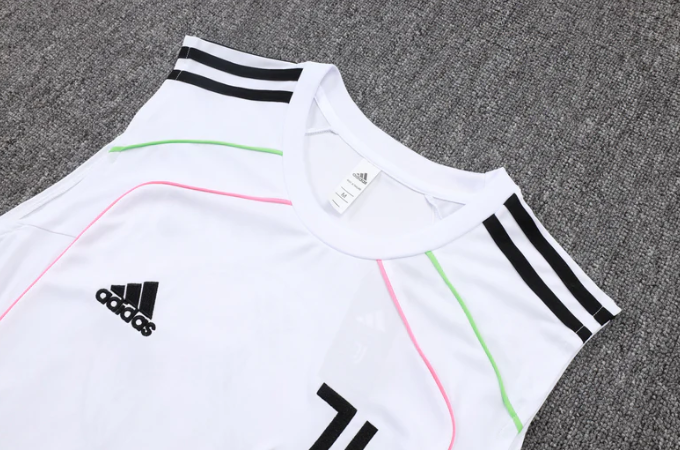 Camiseta y Pantalón corto de entrenamiento Juventus 25/26