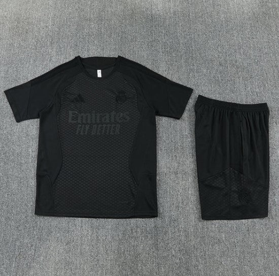 Camiseta y Pantalón corto de entrenamiento Real Madrid 26/27
