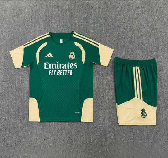 Camiseta y Pantalón corto de entrenamiento Real Madrid 26/27