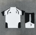 Camiseta y Pantalón corto de entrenamiento Juventus 26/27