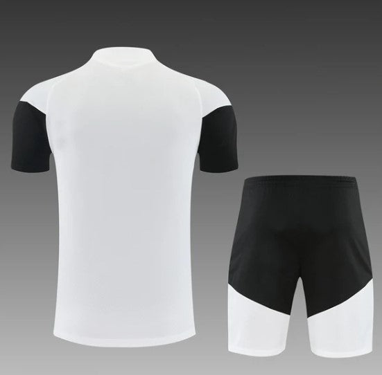 Camiseta y Pantalón corto de entrenamiento para niños Juventus 26/27