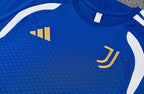 Camiseta y Pantalón corto de entrenamiento Juventus 26/27