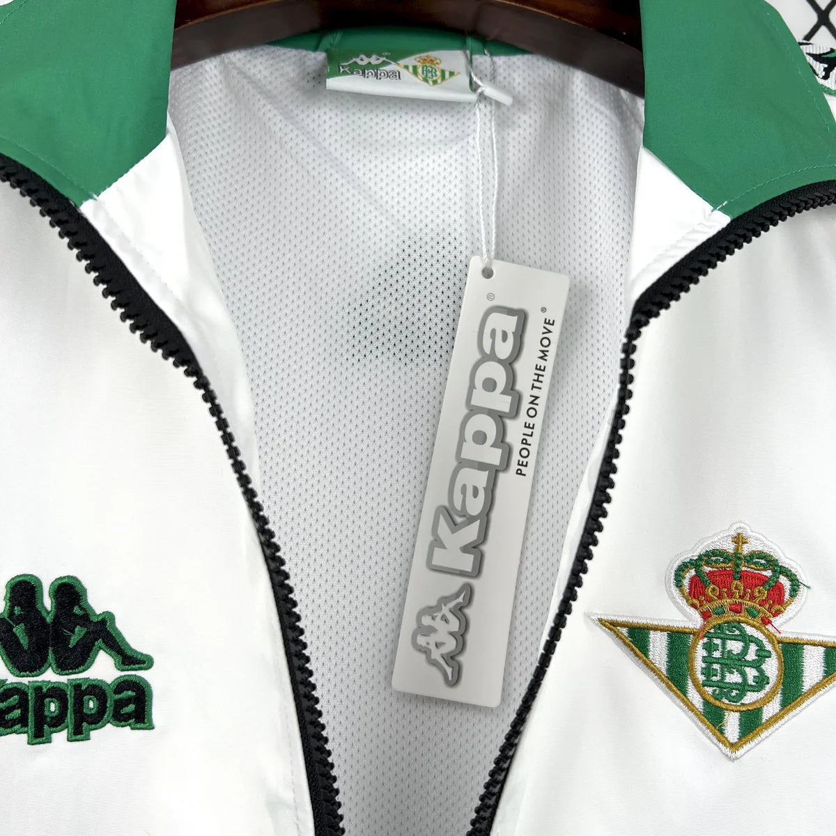 Abrigo Impermeable Real Betis 25/26