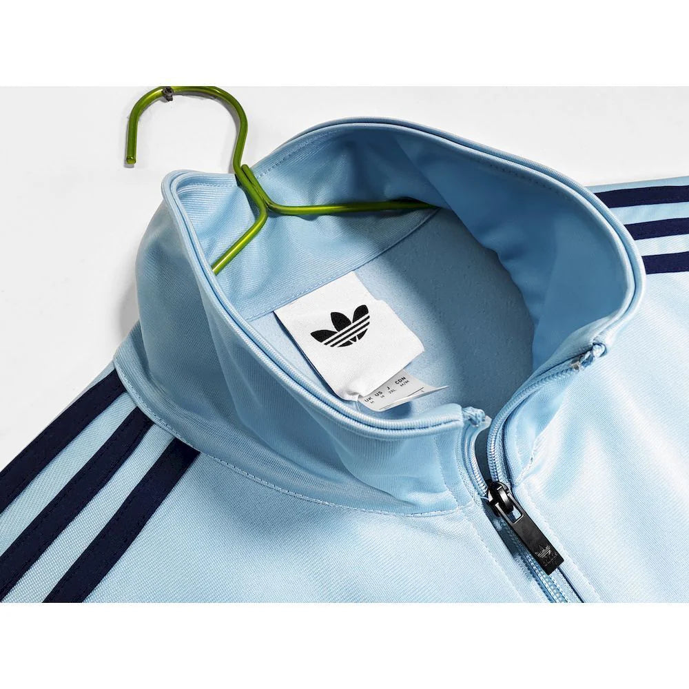 Abrigo Oasis x Adidas 2025