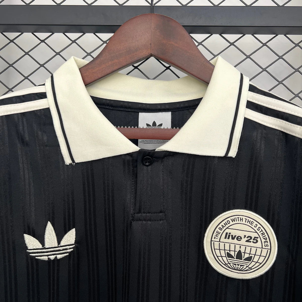 Camiseta Adidas x Oasis Tour