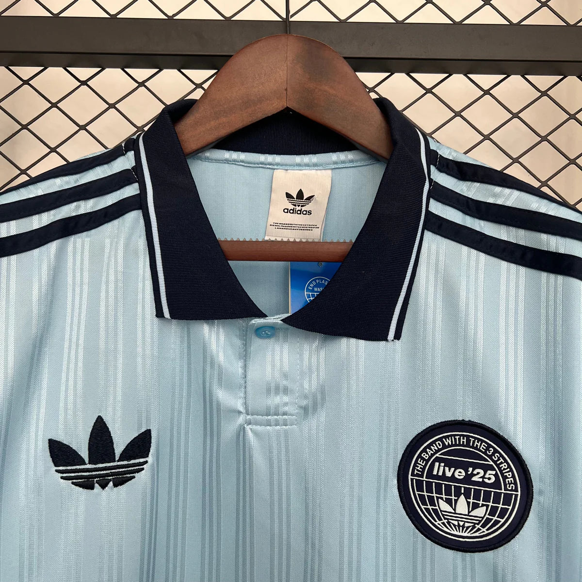 Camiseta Adidas x Oasis Tour