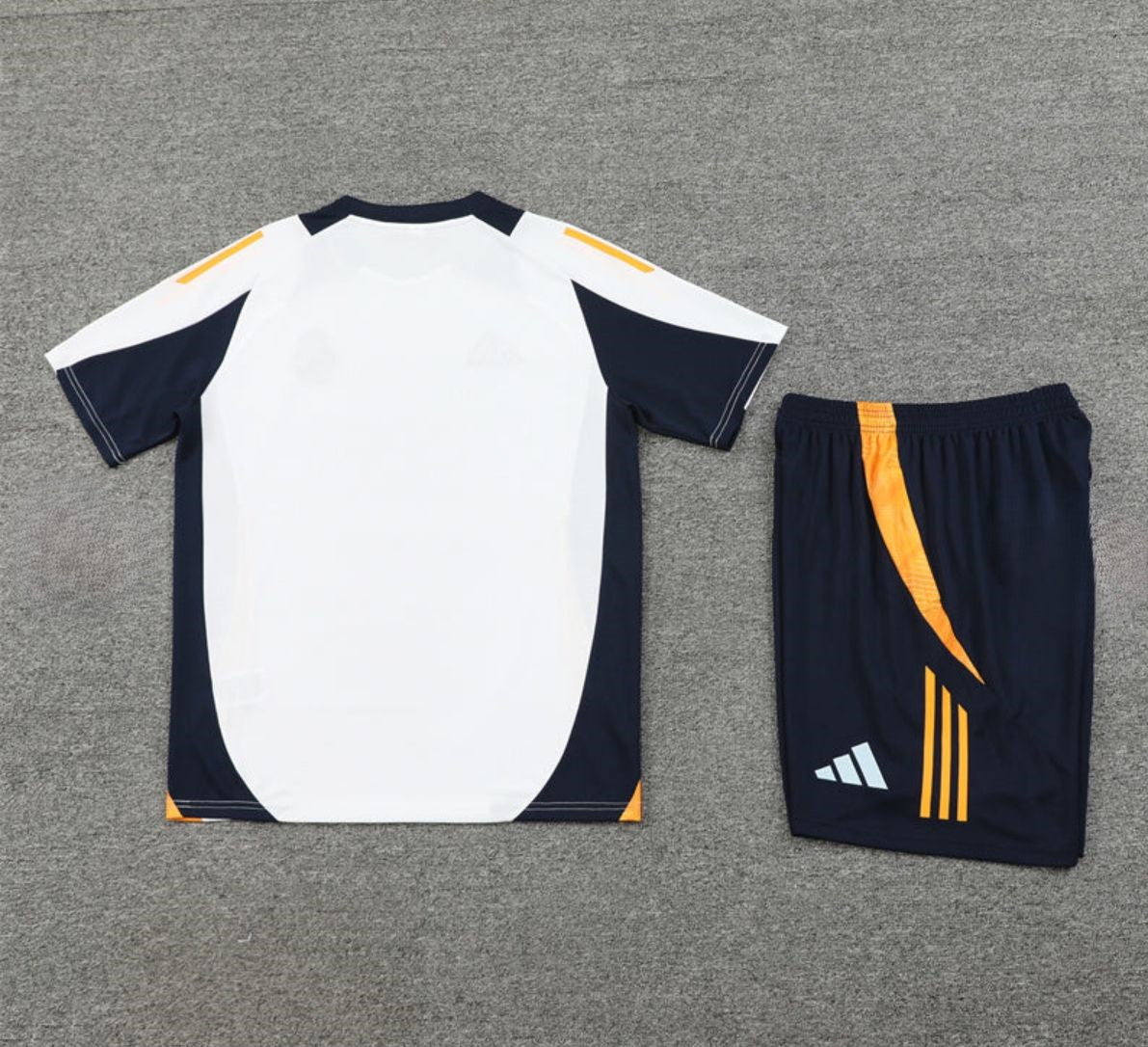 Camiseta y Pantalón corto de entrenamiento Real Madrid 24/25