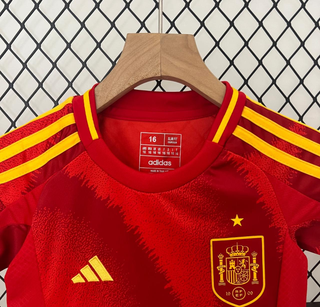 Camiseta y Pantalones para niños España Home 24/25