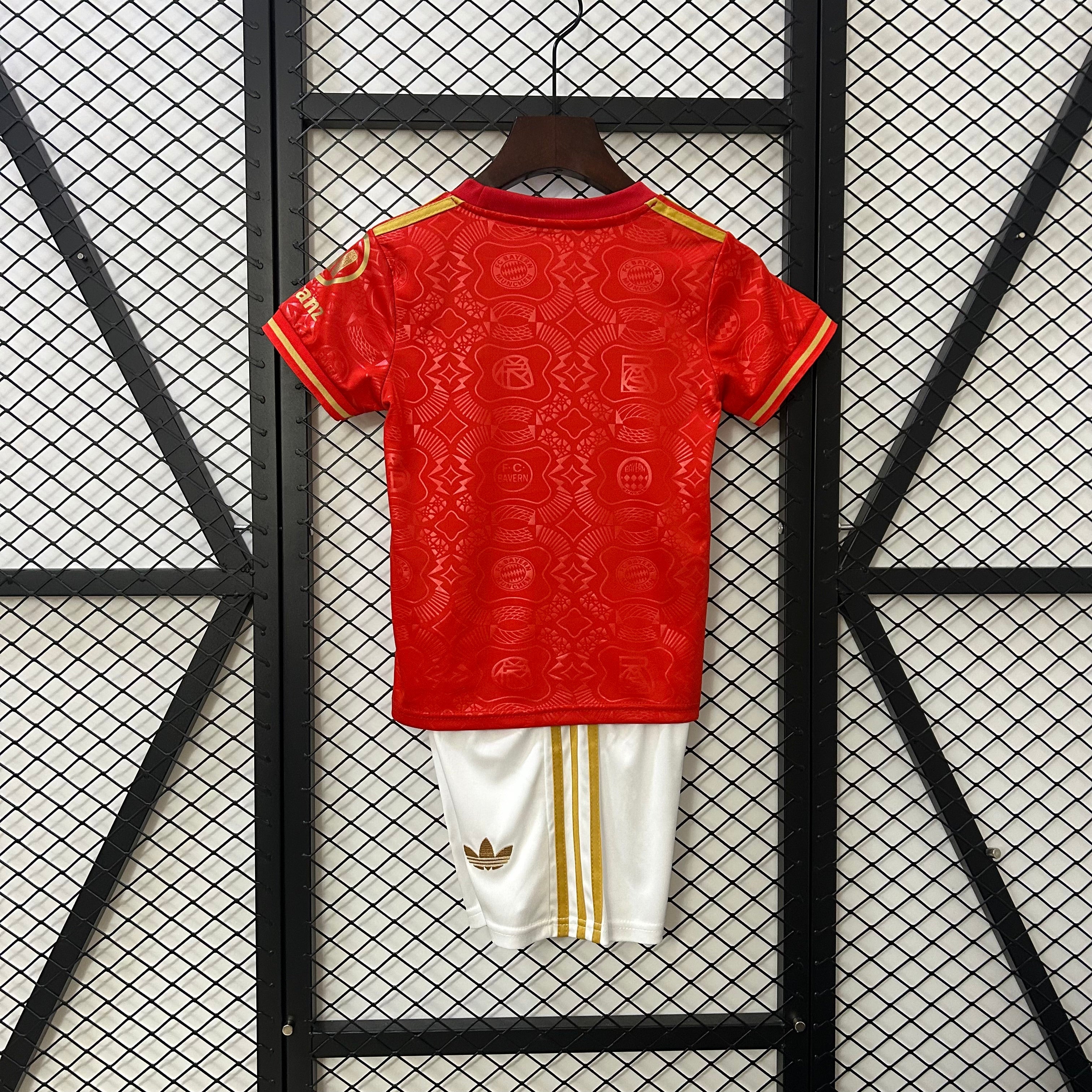 Camiseta y Pantalones para niños Bayern de Múnich 125 Años 25/26